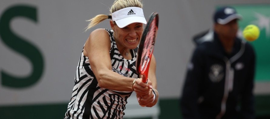 WTA FINALS SINGAPORE : Avanti Kerber che supera la Halep