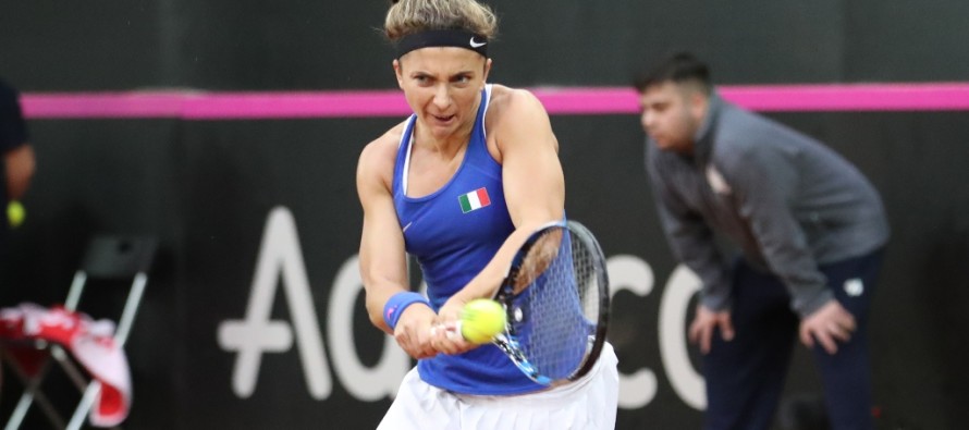 FedCup Italia-Spagna 0-1 : Sara Errani domina il primo set